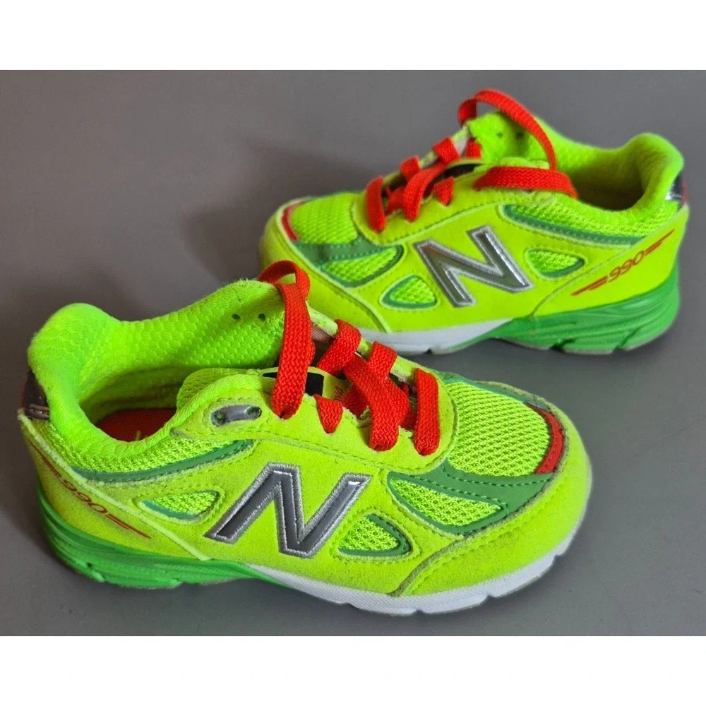 New Balance 990 V4 
